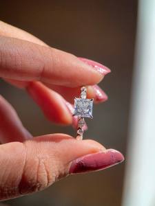 Anillo de Compromiso con Corte Princesa de 2 Quilates Cultivado en Laboratorio, Anillo de Regalo de Amor, Anillo de Diamantes - Product Image 1