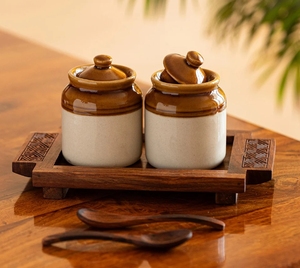 Ensemble de pots de chutney et de cornichons en céramique Martaban géométrique à l'ancienne avec cuillères en bois de sheesham et plateau Pot à condiments - Product Image 2