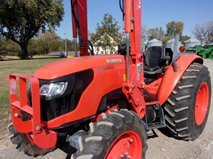 Tractor a pie 2017 Kubota M6060 4WD con motor de Componentes Principales Tracción en las 4 ruedas - Product Image 3