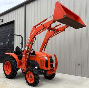 รถแทรกเตอร์คูโบต้า L3301 ปี 20202 พร้อมอุปกรณ์ตักและบุ้งกี๋  ระบบอัตโนมัติ  รับน้ำหนักได้ 5000 กก. ขาย - Product Image 1