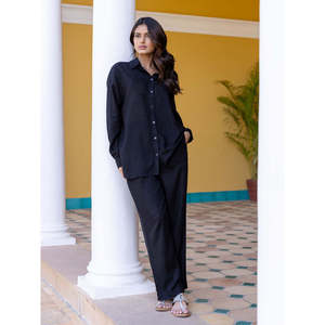 Conjunto de 2 Piezas para Mujer, Estilo Oxford Negro, Manga Larga, Corte Holgado, Casual, Primavera-Verano, Top y Pantalones, Color Sólido, Cuello Camisero, 100% Algodón - Product Image 1