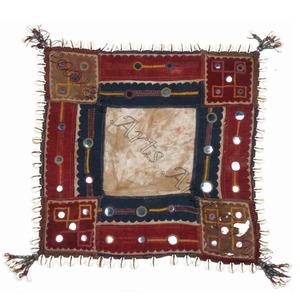Patchs brodés ethniques carrés de Kutch à coudre, en tissu brodé avec miroir, motif tribal indien, yoke indien, broderie de Kutch - Product Image 3