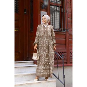 Vestido informal de viscosa con detalles de medio botón marrón claro - Product Image 2