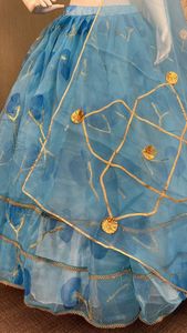 Haute qualité couleur bleue chaude Lehenga Choli Photos imprimées et brodées Lehenga choli pour les filles fête porter avec le prix le plus bas