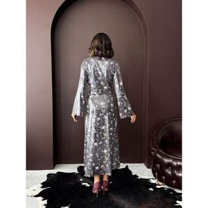 Blusas de Lentejuelas con Estampado Floral para Mujer Topshow, Colección al por Mayor de Camisas Elegantes - Product Image 1