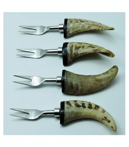 Ensemble de 4 fourchettes à fruits de luxe en acier inoxydable avec manches en corne naturelle, lavable au lave-vaisselle, pour les dîners de fête - Product Image 3