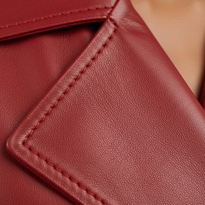 Manteau trench en cuir pour femmes, fournisseur d'usine OEM, vente en gros, sur mesure, long, vêtement d'extérieur tendance, double boutonnage, ceinture en coton - Product Image 5