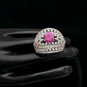 Superbe bague élégante à la mode de meilleure qualité finition argentée pour la fonction et la collection de vêtements de mariage pour les femmes et les filles - Product Image 1