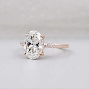 Bague de fiançailles en or rose certifiée IGI avec diamants ovales et pavés, alliances en diamants - Product Image 2