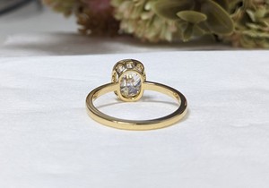 Anillo de compromiso solitario Lurba Jewels de 2 quilates con moissanita de corte cojín y engaste de puntas, estilo vintage cristiano, anillo de boda fino - Product Image 2