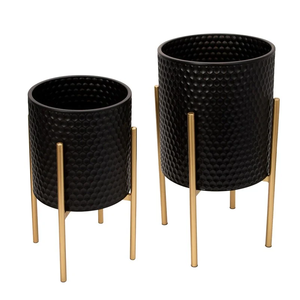 Juego de macetas de metal martillado negro con soporte dorado y juego de macetas de interior con textura moderna para decoración de hogar y oficina - Product Image 1
