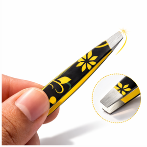 Pince à épiler professionnelle de qualité supérieure en acier inoxydable, antistatique, durable, écologique, à motif floral, à pointe inclinée - Product Image 3