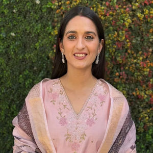 Grand Elegant Straight Kurti Pant Dupatta Set Colección étnica india opulenta para B2B Venta al por mayor y regalos corporativos - Product Image 1