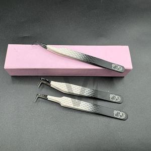 Pinzas de extensión de pestañas profesionales con empuñadura de diamante con logotipo personalizado nuevo al por mayor pinzas de pestañas de Hello Kitty de acero sostenible - Product Image 1
