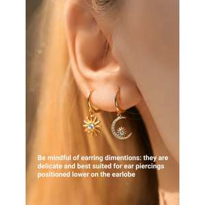 Orecchini a cerchio e pendenti a raggi di sole in vermeil d'oro 18K, orecchini a cerchio asimmetrici con luna e stella, regalo di moda perfetto per lei - Product Image 5