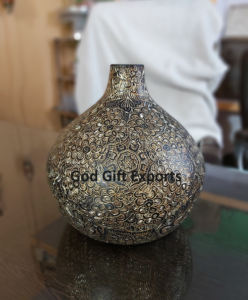 Vente en gros Vase en aluminium sculpté Design côtier classique pour salon Décoration de mariage Vase de table fait main - Product Image 2