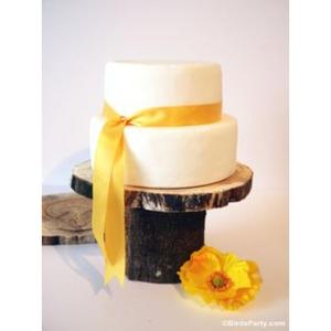 Artistic wooden cake stand with beautifully <b>crafted</b> pedestal base & elegant wood grain texture for luxurious cake presentations - Product Image 6