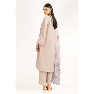 Dupatta de Satén Marrón Claro para Mujer con Estampado Floral y Efecto Arrugado, Elemento de Moda - Product Image 3