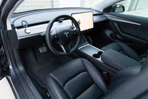 Modelo 2023, 3 Coupe AWD, Bajo Kilometraje, Caja de Cambios Automática, Volante a la Izquierda, Asientos de Cuero Oscuro, Motor Turbo de Gasolina, Techo Solar Panorámico, R18 - Product Image 6