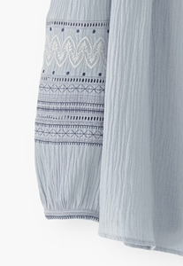 Blusa Bohemia de Lino/Algodón Orgánico con Borlas Bordadas, Diseño Sólido, Transpirable, Tejido No Tejido, Suministro ODM, Ropa de Oficina - Product Image 5