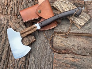 Hacha industrial personalizable de acero 1095, forjada a mano, de espiga completa, tipo tomahawk, con mango de madera de wenge, para carpintería y corte de leña. - Product Image 5