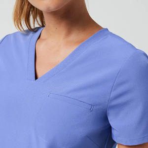 Uniforme médico para mujer de ajuste cómodo, confeccionado con tela elástica transpirable que proporciona fácil movilidad, tacto suave y durabilidad confiable. - Product Image 5