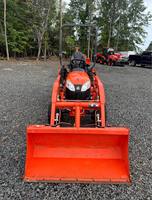 Tractor de Ruedas KUBOTA BX23S 2023 con Accesorios de Cargador/Retroexcavadora