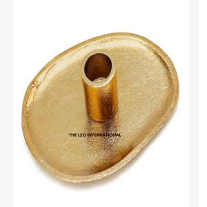 Bougeoir en métal durable avec finition dorée Taille personnalisée pour la décoration de la maison et de l'hôtel Pot à bougie unique en béton - Product Image 1