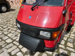 Vente en gros Piaggio Ape 50 Modèle 2025 Tricycle motorisé à trois roues pour passagers, capacité de charge de 1000 kg, 4 passagers, café - Product Image 6