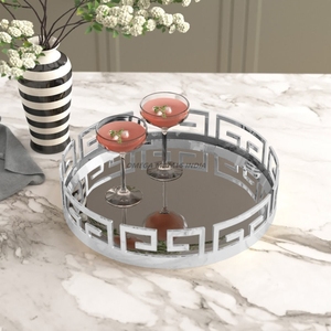 Plateau de service ovale brun rustique avec texture unique et pieds robustes idéal pour présenter des fruits et des pièces décoratives - Product Image 6