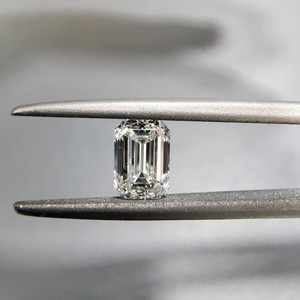 เพชรทรงแฟนซีคุณภาพสูง ผลิตในห้องปฏิบัติการ ได้รับการรับรองความใสระดับ VS2 สำหรับเพชรทรงเหลี่ยมมรกตสีขาวคุณภาพเยี่ยม - Product Image 5