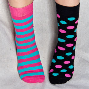 Chaussettes habillées d'affaires noires en coton pur doux et respirant de couleur unie personnalisées de haute qualité pour hommes - Product Image 1