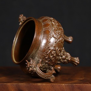 Quemador de Incienso de Latón Ornamental con Asa para Uso Religioso, Duradero y con Fragancia 100% Natural de Astillas y Resina de Oud - Product Image 2