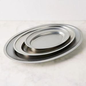 Bandeja moderna de acero inoxidable de alta calidad con base antideslizante y patrones decorativos para servicios de hostelería y catering - Product Image 5