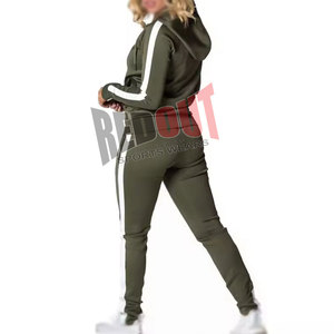 Survêtement élégant pour femmes, matériaux de qualité supérieure, respirant, performance et design personnalisable, fabriqué au Pakistan - Product Image 3