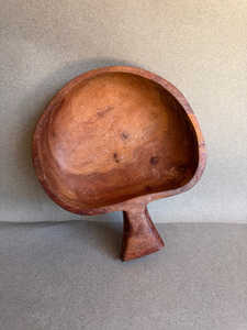 Tazón de madera tallado a mano tradicional con asa que resalta la artesanía popular, textura natural, decoración rústica para la cocina, comedor del hogar - Product Image 3