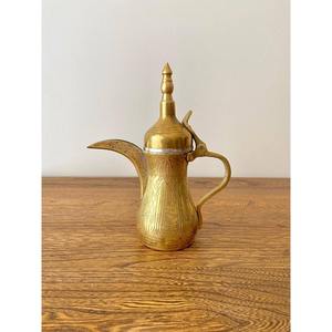 กาต้มกาแฟแบบอาหรับทำจากทองเหลือง ดีไซน์หรูหราทันสมัย เป็นมิตรกับสิ่งแวดล้อม เหมาะสำหรับใช้ในบ้านและโรงแรม - Product Image 2