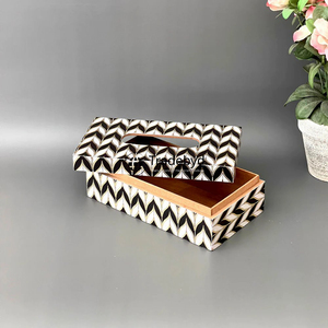 Caja de pañuelos cuadrada de madera esmaltada ecológica Tradebyd, soporte decorativo para pañuelos hecho a mano para decoración del hogar - Product Image 1