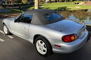Mazda MX-5 Miata 2000 d'occasion, boîte manuelle 5 vitesses, provenance Californie, non modifiée - Product Image 3