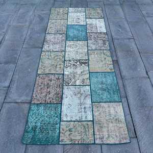 Alfombra Turca de 2.9x7.5 pies, Alfombra Vintage, Alfombra con Estampado Animal Azul - Product Image 1