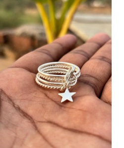 Anillo de plata esterlina ajustable con estrella colgante, joyería minimalista Bohemia apilable hecha a mano para mujer, regalo único - Product Image 1