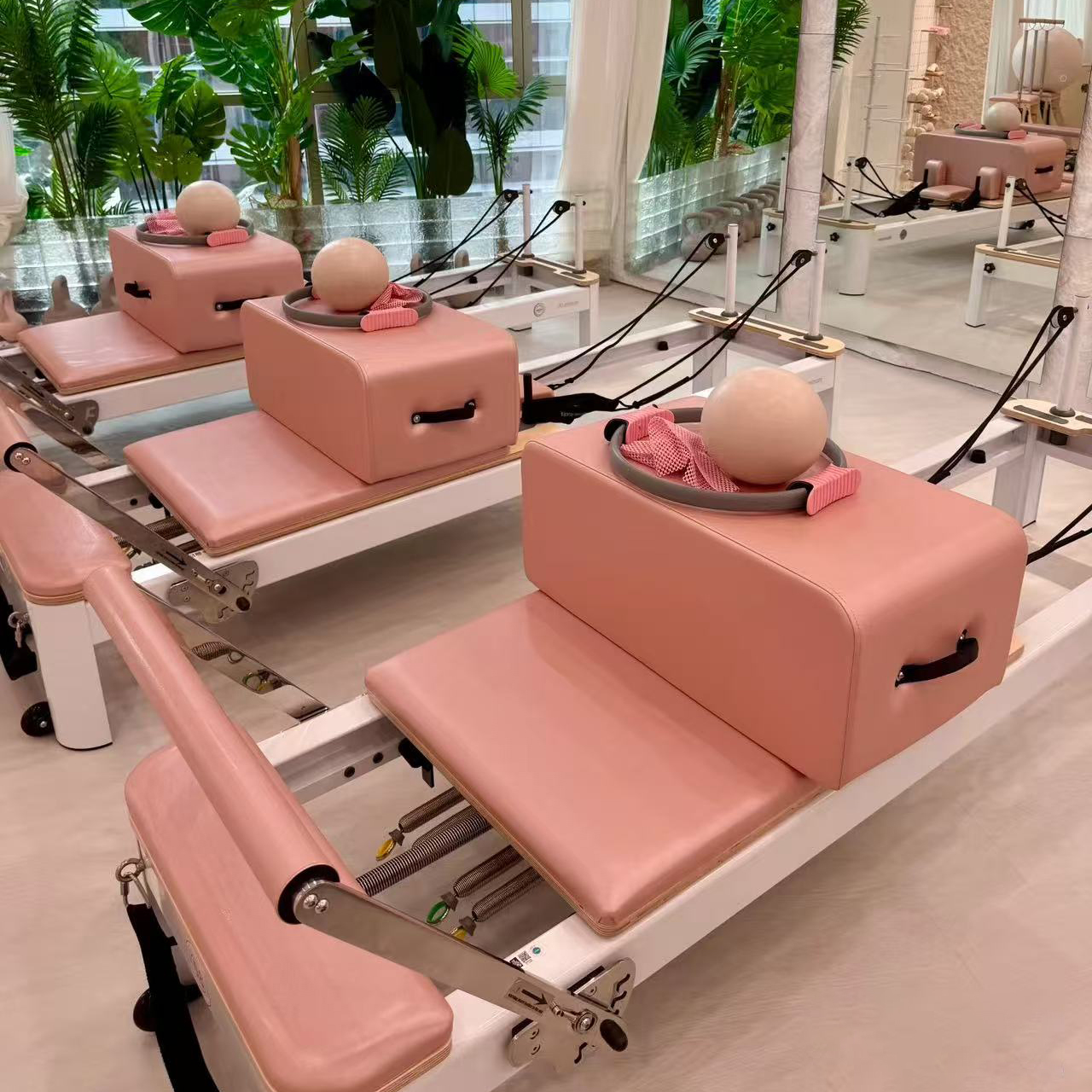Ready to Ship Classic Home Luxury Durable on Ground Exercise Pilates Equipment Pink Aluminum Professional Reformer de Pilates