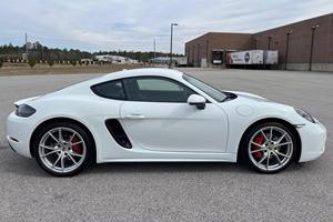 รถยนต์ปอร์เช่ 718 คามาเนอร์ AWD ปี 2024 ไมล์น้อย เกียร์อัตโนมัติ พวงมาลัยซ้าย เครื่องยนต์เทอร์โบ  หุ้มหนัง  ระบบขับเคลื่อนสี่ล้อ  ใช้แก๊ส/ไฟฟ้า - Product Image 2