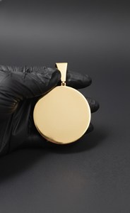 Pendentif Hip Hop en Argent 925 Jaune avec Moissanite Incolore et Diamants Sertis, Design Rond, Idéal pour les Rappers et les Tenues de Soirée - Product Image 4