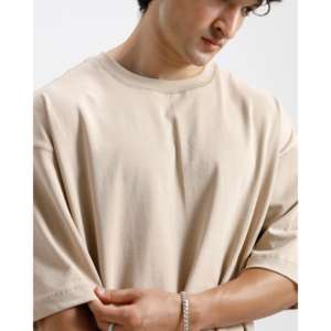 Vêtement streetwear essentiel en maille avec détails de coutures structurées, lourd et respirant, avec logos imprimés en sérigraphie 220gsm et 300gsm - Product Image 4