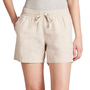 Shorts pour femmes en tissu doux au toucher, conçus pour le confort, avec un matériau respirant, écologique et à séchage rapide, au design épuré et simple. - Product Image 2