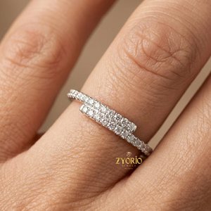 Anillo de media eternidad con diamantes de laboratorio de corte redondo en plata de ley 925, anillo de boda para mujer - Product Image 1