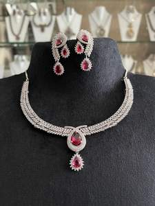 Conjunto de joyas de diseño para mujeres y niñas con collar de piedras de alta calidad con pendientes para fiestas fusión étnica y contemporánea - Product Image 4