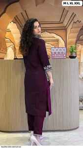 ชุดคุर्ติพร้อมกางเกงสำเร็จรูปสำหรับผู้หญิง ผ้าฝ้ายสลับเนื้อ พร้อมผ้าคลุมไหล่และงานปัก ราคาดีที่สุดในอินเดีย มีสินค้าพร้อมส่ง - Product Image 5