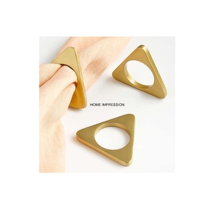 Rond de serviette en métal avec forme accrocheuse pour décor de table de restaurant et d'hôtel Rond de serviette de meilleure qualité Taille personnalisée Arrivée à chaud - Product Image 1